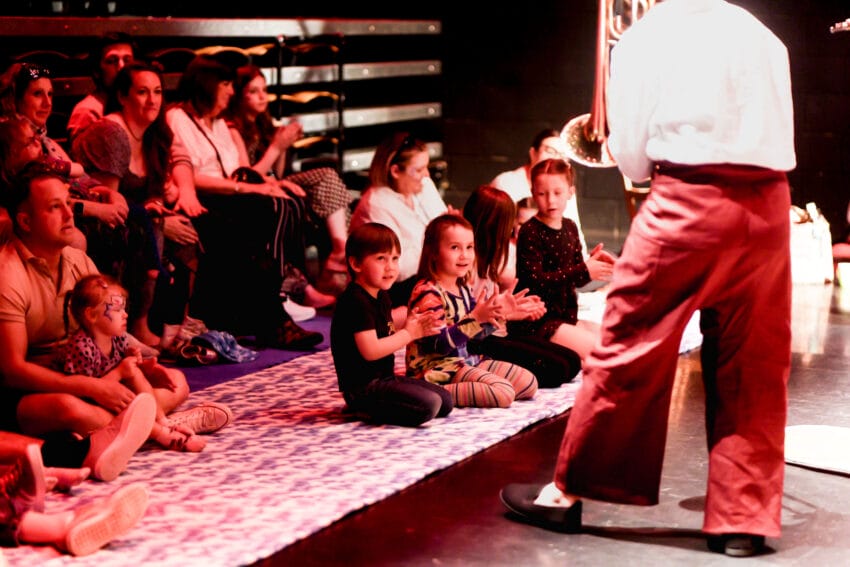 ©️ Henoc Bayolekama