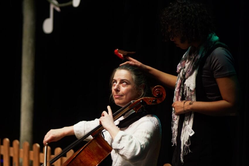 ©️ Henoc Bayolekama